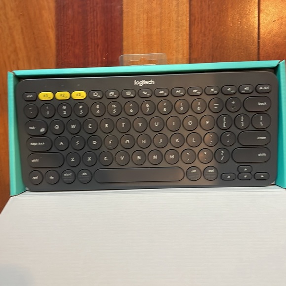 Logitech K380 Multi-Device Bluetooth Keyboard - Picture 2 of 2